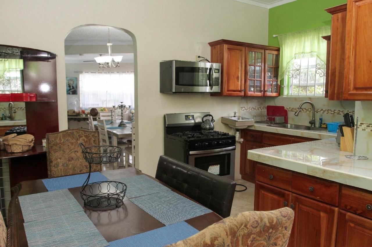 Bella Vista Vacation Apartment Montego Bay Exterior photo